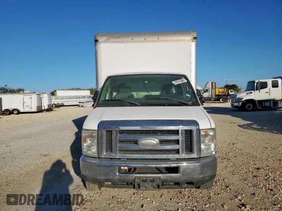 ✅ 2014 Ford Econoline Commercial • VIN: 1FDWE4FL2EDA69952 • Lot: 85526815. Wystawiony na Copart z przebiegiem Nie podano. Bezpłatny archiwum sprzedaży aukcyjnych z USA i szczegółowy raport historii pojazdu na DreamBid. Zdjęcie 5.