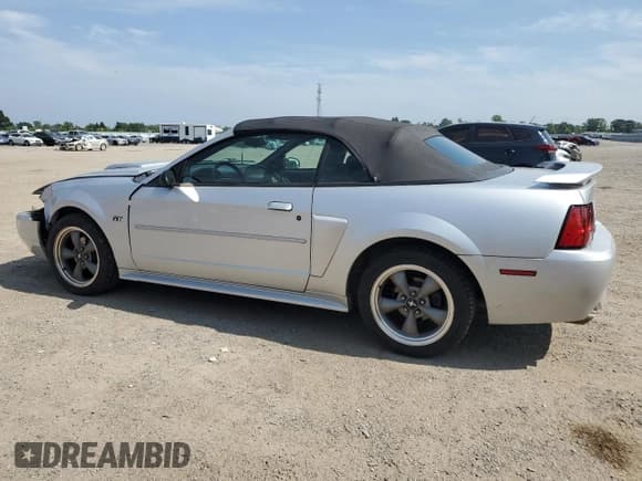 ✅ 2001 Ford Mustang GT Deluxe • VIN: 1FAFP45X81F187253 • Lot: 68100025. Wystawiony na Copart z przebiegiem 203 022 mil. Bezpłatny archiwum sprzedaży aukcyjnych z USA i szczegółowy raport historii pojazdu na DreamBid. Zdjęcie 2.
