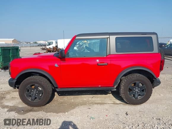 ✅ 2024 Ford Bronco Black Diamond • VIN: 1FMDE1AH2RLA68353 • Lot: 42408439. Wystawiony na IAAI z przebiegiem 10 653 mil. Bezpłatny archiwum sprzedaży aukcyjnych z USA i szczegółowy raport historii pojazdu na DreamBid. Zdjęcie 14.