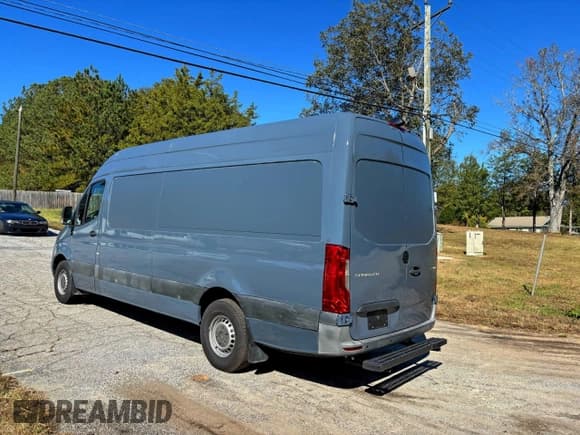 ✅ 2019 Mercedes-Benz Sprinter Cargo • VIN: WD4PF1CD8KP143442 • Lot: 95174215. Wystawiony na Copart z przebiegiem 101 458 mil. Bezpłatny archiwum sprzedaży aukcyjnych z USA i szczegółowy raport historii pojazdu na DreamBid. Zdjęcie 3.