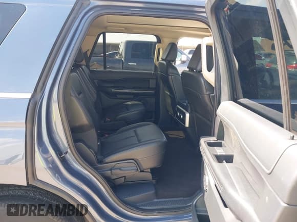 ✅ 2022 Ford Expedition XLT • VIN: 1FMJU1JT9NEA34564 • Lot: 42400035. Listed on IAAI with 19,779 mi. Free auction sales archive from the USA and detailed vehicle history report at DreamBid. Image 8.