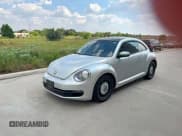 ✅ 2013 Volkswagen Beetle 2.5L • VIN: 3VWJX7AT3DM663774 • Lot: 85182775. Listed on Copart with 100,016 mi. Free auction sales archive from the USA and detailed vehicle history report at DreamBid. Image 2.