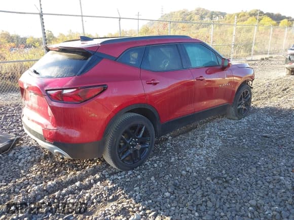 ✅ 2019 Chevrolet Blazer • VIN: 3GNKBHRS7KS615492 • Lot: 43548336. Listed on IAAI with 102,142 mi. Free auction sales archive from the USA and detailed vehicle history report at DreamBid. Image 4.