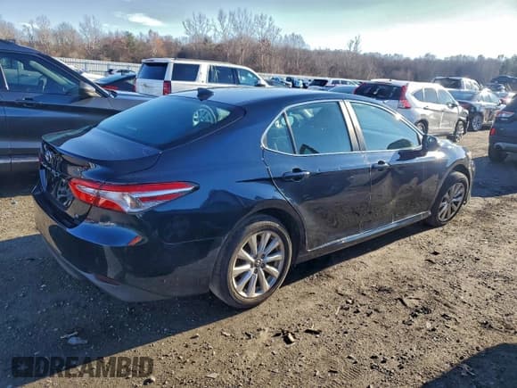 ✅ 2019 Toyota Camry SE • VIN: 4T1B11HK6KU693813 • Лот: 95323075. Опубликован ранее на Copart с пробегом 156 380 миль. Бесплатный доступ к архиву аукционных продаж из США и подробный отчёт об истории автомобиля на DreamBid. Изображение 3.