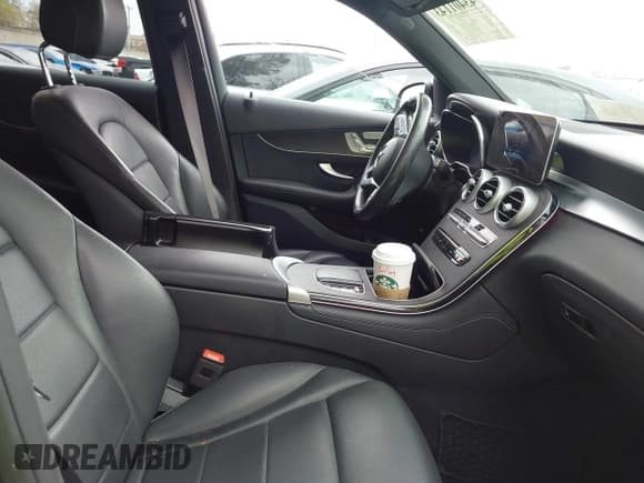 ✅ 2020 Mercedes-Benz GLC 300 • VIN: W1N0G8DB5LF828030 • Lot: 43401143. Listed on IAAI with 75,379 mi. Free auction sales archive from the USA and detailed vehicle history report at DreamBid. Image 5.