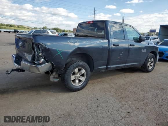 2018 Ram 1500 Tradesman z VIN 1C6RR6FG0JS299202, wystawiony jako Copart lot #81694485 z przebiegiem 151 868 mil mil oraz Szkoda całkowita • Salvage title. Historia ofert i sprzedaży dostępna na DreamBid. Obrazek 3.