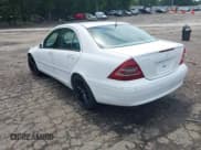 ✅ 2001 Mercedes-Benz C 230/260/280/320 • VIN: WDBRF61J61F082443 • Lot: 42469263. Wystawiony na IAAI z przebiegiem 89 712 mil. Bezpłatny archiwum sprzedaży aukcyjnych z USA i szczegółowy raport historii pojazdu na DreamBid. Zdjęcie 3.