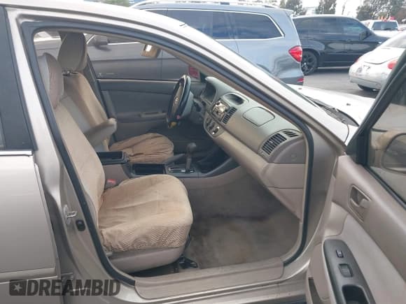 ✅ 2004 Toyota Camry LE • VIN: 4T1BE32K94U854215 • Lot: 43752053. Wystawiony na IAAI z przebiegiem 202 409 mil. Bezpłatny archiwum sprzedaży aukcyjnych z USA i szczegółowy raport historii pojazdu na DreamBid. Zdjęcie 5.