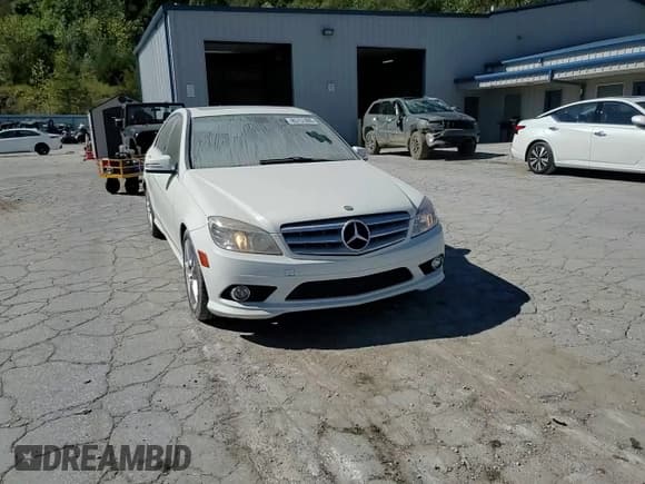 ✅ 2010 Mercedes-Benz C 300 Sport • VIN: WDDGF5EBXAR130620 • Лот: 85757405. Опубликован ранее на Copart с пробегом 162 415 миль. Бесплатный доступ к архиву аукционных продаж из США и подробный отчёт об истории автомобиля на DreamBid. Изображение 13.