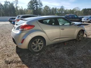 ✅ 2017 Hyundai Veloster • VIN: KMHTC6AD2HU309333 • Lot: 83463694. Wystawiony na Copart z przebiegiem 170 621 mil. Bezpłatny archiwum sprzedaży aukcyjnych z USA i szczegółowy raport historii pojazdu na DreamBid. Zdjęcie 3.