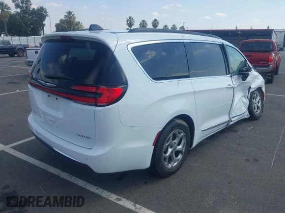 ✅ 2023 Chrysler Pacifica Limited • VIN: 2C4RC1GG8PR520521 • Lot: 43273436. Listed on IAAI with 78,606 mi. Free auction sales archive from the USA and detailed vehicle history report at DreamBid. Image 4.