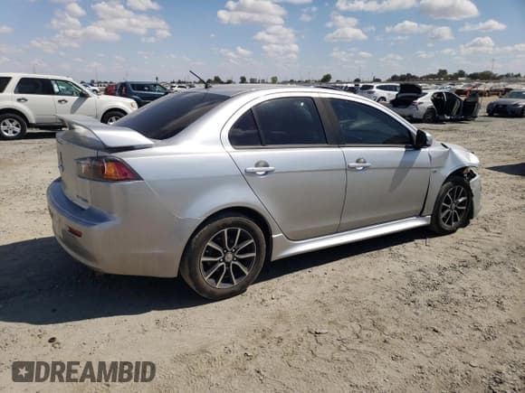 ✅ 2017 Mitsubishi Lancer ES • VIN: JA32U2FUXHU014607 • Lot: 80101395. Wystawiony na Copart z przebiegiem 135 025 mil. Bezpłatny archiwum sprzedaży aukcyjnych z USA i szczegółowy raport historii pojazdu na DreamBid. Zdjęcie 3.