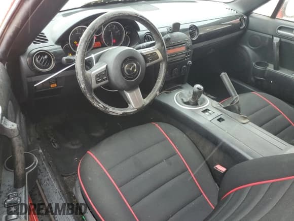 ✅ 2006 Mazda MX-5 Miata Touring • VIN: JM1NC25F860109739 • Лот: 55513045. Опубликован ранее на Copart с пробегом 216 502 миль. Бесплатный доступ к архиву аукционных продаж из США и подробный отчёт об истории автомобиля на DreamBid. Изображение 8.