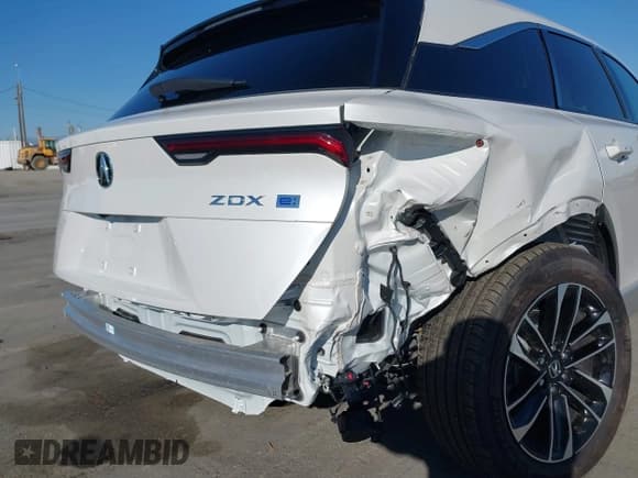 ✅ 2024 Acura ZDX w/A-Spec Package • VIN: 4W5KHMRK8RZ506801 • Лот: 43490695. Опубликован ранее на IAAI с пробегом 2 806 миль. Бесплатный доступ к архиву аукционных продаж из США и подробный отчёт об истории автомобиля на DreamBid. Изображение 6.