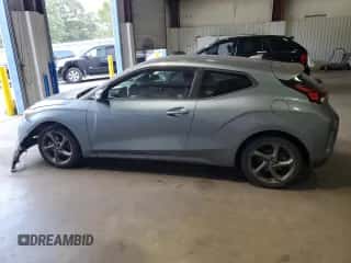 2019 Hyundai Veloster 2.0 с VIN KMHTG6AF3KU018563, выставлен на аукционе Copart как лот 74105094 с пробегом 75 578 миль миль и Списание • Salvage title. История ставок и продаж доступна на DreamBid. Изображение 2.