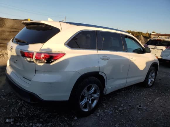 ✅ 2014 Toyota Highlander Limited • VIN: 5TDDKRFH4ES043323 • Lot: 89595355. Wystawiony na Copart z przebiegiem 161 896 mil. Bezpłatny archiwum sprzedaży aukcyjnych z USA i szczegółowy raport historii pojazdu na DreamBid. Zdjęcie 3.