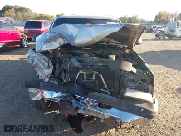 ✅ 2004 Chevrolet Silverado 1500 • VIN: 1GCEC19T34Z228771 • Lot: 43675876. Wystawiony na IAAI z przebiegiem 285 038 mil. Bezpłatny archiwum sprzedaży aukcyjnych z USA i szczegółowy raport historii pojazdu na DreamBid. Zdjęcie 12.