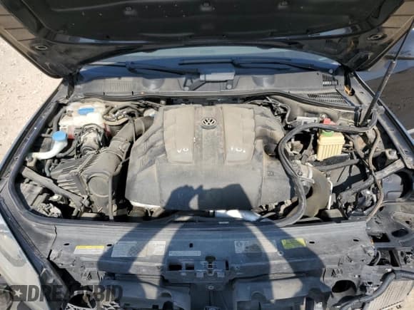 ✅ 2013 Volkswagen Touareg Sport • VIN: WVGEP9BP6DD001342 • Lot: 60478305. Listed on Copart with 143,365 mi. Free auction sales archive from the USA and detailed vehicle history report at DreamBid. Image 12.