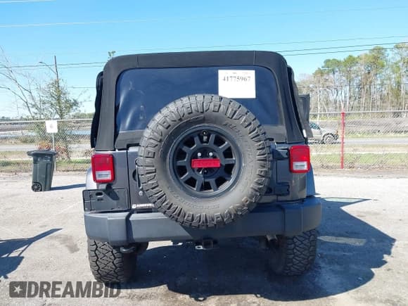 ✅ 2018 Jeep Wrangler Unlimited Rubicon Recon • VIN: 1C4HJWFG1JL840294 • Lot: 41775967. Listed on IAAI with 108,241 mi. Free auction sales archive from the USA and detailed vehicle history report at DreamBid. Image 16.