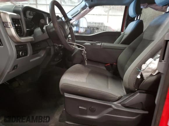 ✅ 2024 Ford F-250 • VIN: 1FT8X2BN5REE73413 • Lot: 49548495. Wystawiony na Copart z przebiegiem 2 900 mil. Bezpłatny archiwum sprzedaży aukcyjnych z USA i szczegółowy raport historii pojazdu na DreamBid. Zdjęcie 7.