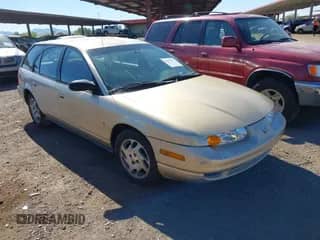 2000 Saturn SW z VIN 1G8ZN8274YZ174642, wystawiony jako IAAI lot #41877534 z przebiegiem 61 045 mil mil oraz . Historia ofert i sprzedaży dostępna na DreamBid. Obrazek 1.