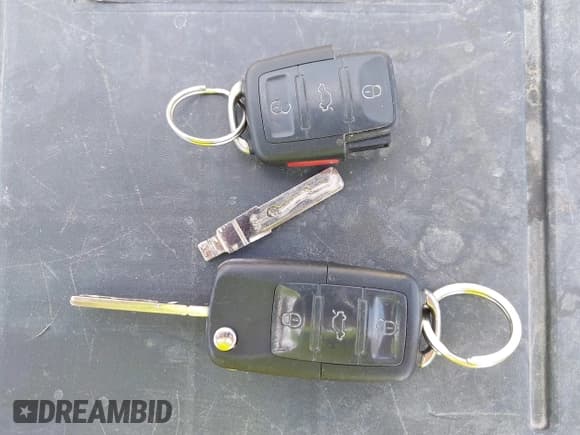 ✅ 2007 Volkswagen Rabbit • VIN: WVWBR71K27W213420 • Лот: 42910497. Опубликован ранее на IAAI с пробегом 219 527 миль. Бесплатный доступ к архиву аукционных продаж из США и подробный отчёт об истории автомобиля на DreamBid. Изображение 11.