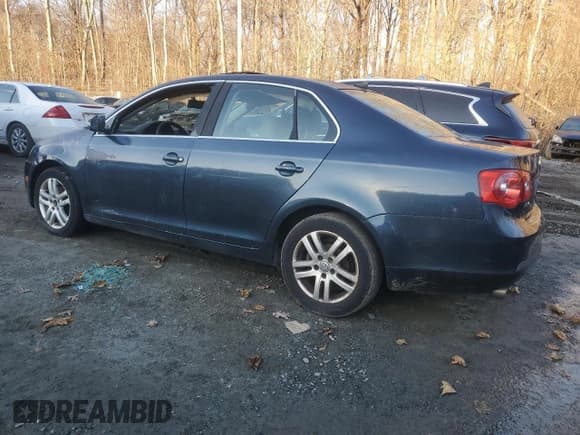 ✅ 2007 Volkswagen Jetta 2.5 • VIN: 3VWSG71K67M104168 • Lot: 44345655. Listed on Copart with 115,712 mi. Free auction sales archive from the USA and detailed vehicle history report at DreamBid. Image 2.