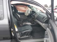 ✅ 2015 Toyota Tacoma PreRunner • VIN: 3TMKU4HN8FM043849 • Lot: 42790883. Wystawiony na IAAI z przebiegiem 123 228 mil. Bezpłatny archiwum sprzedaży aukcyjnych z USA i szczegółowy raport historii pojazdu na DreamBid. Zdjęcie 5.