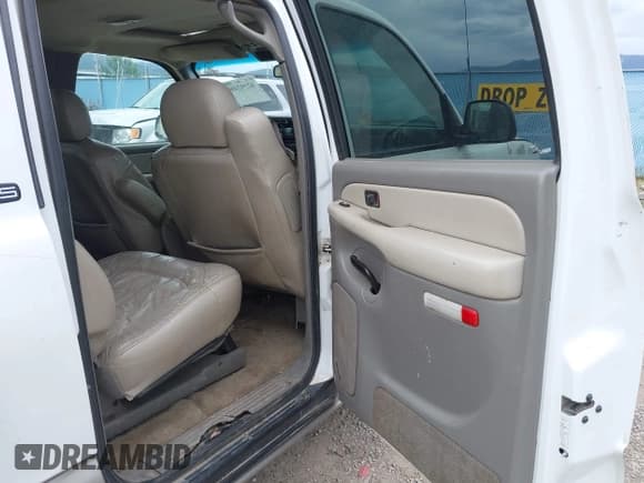 ✅ 2000 Chevrolet Suburban LS • VIN: 3GNFK16T5YG181686 • Лот: 42392480. Опубликован ранее на IAAI с пробегом 300 323 миль. Бесплатный доступ к архиву аукционных продаж из США и подробный отчёт об истории автомобиля на DreamBid. Изображение 8.