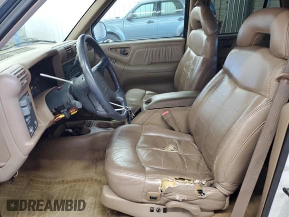 ✅ 1996 Chevrolet Blazer • VIN: 1GNDT13W5T2230602 • Lot: 87273235. Wystawiony na Copart z przebiegiem 201 815 mil. Bezpłatny archiwum sprzedaży aukcyjnych z USA i szczegółowy raport historii pojazdu na DreamBid. Zdjęcie 7.