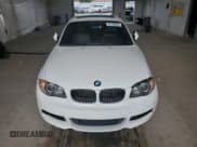 ✅ 2011 BMW 1 Series 135i • VIN: WBAUC9C58BVM09922 • Lot: 67760635. Wystawiony na Copart z przebiegiem Nie podano. Bezpłatny archiwum sprzedaży aukcyjnych z USA i szczegółowy raport historii pojazdu na DreamBid. Zdjęcie 5.