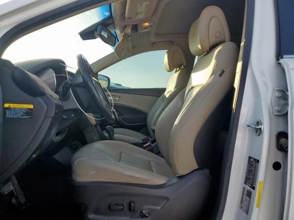 ✅ 2017 Hyundai Santa Fe Ultimate • VIN: 5XYZW4LA9HG422338 • Lot: 92806605. Listed on Copart with 123,351 mi. Free auction sales archive from the USA and detailed vehicle history report at DreamBid. Image 7.