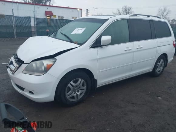 ✅ 2005 Honda Odyssey EX-L • VIN: 5FNRL38655B411556 • Lot: 43704042. Listed on IAAI with 205,713 mi. Free auction sales archive from the USA and detailed vehicle history report at DreamBid. Image 2.