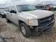 2009 Chevrolet Silverado 1500 LS z VIN 3GCEK13C59G206239, wystawiony jako Copart lot #57182505 z przebiegiem 391 993 mil mil oraz Czysty tytuł • Clean title. Historia ofert i sprzedaży dostępna na DreamBid. Obrazek 4.