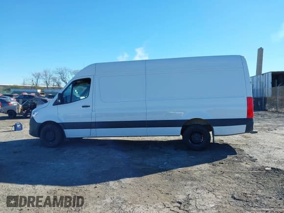 ✅ 2024 Mercedes-Benz Sprinter Cargo • VIN: W1Y4NCHY2RT177333 • Лот: 40842688. Опубликован ранее на IAAI с пробегом Не указан. Бесплатный доступ к архиву аукционных продаж из США и подробный отчёт об истории автомобиля на DreamBid. Изображение 14.