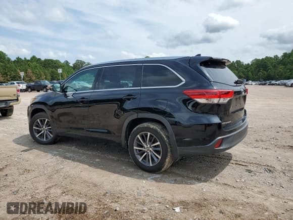 ✅ 2017 Toyota Highlander SE • VIN: 5TDJZRFH2HS383878 • Lot: 68230415. Wystawiony na Copart z przebiegiem 282 846 mil. Bezpłatny archiwum sprzedaży aukcyjnych z USA i szczegółowy raport historii pojazdu na DreamBid. Zdjęcie 2.