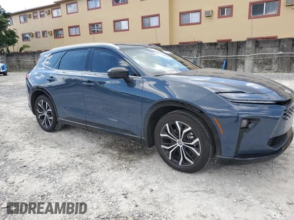 ✅ 2025 Toyota Crown XLE • VIN: JTDACAAJ6S3021851 • Lot: 80861295. Listed on Copart with 3,275 mi. Free auction sales archive from the USA and detailed vehicle history report at DreamBid. Image 4.