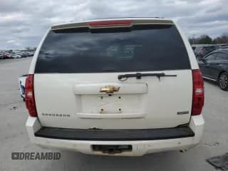 ✅ 2008 Chevrolet Suburban 2LT • VIN: 1GNFK16328R184691 • Lot: 81961984. Wystawiony na Copart z przebiegiem Nie podano. Bezpłatny archiwum sprzedaży aukcyjnych z USA i szczegółowy raport historii pojazdu na DreamBid. Zdjęcie 6.