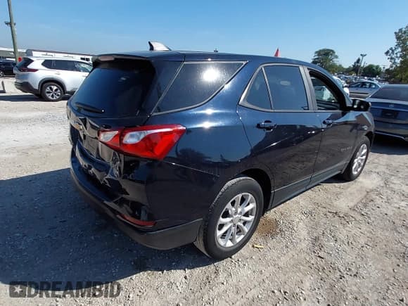 ✅ 2020 Chevrolet Equinox LS • VIN: 3GNAXHEV9LS700171 • Lot: 43246214. Wystawiony na IAAI z przebiegiem 31 532 mil. Bezpłatny archiwum sprzedaży aukcyjnych z USA i szczegółowy raport historii pojazdu na DreamBid. Zdjęcie 4.