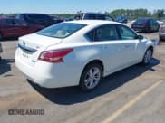 ✅ 2013 Nissan Altima SV • VIN: 1N4AL3AP0DN435818 • Lot: 43125991. Listed on IAAI with 196,551 mi. Free auction sales archive from the USA and detailed vehicle history report at DreamBid. Image 4.