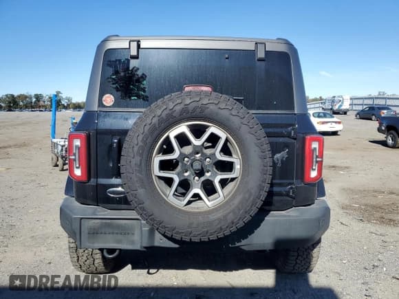 ✅ 2022 Ford Bronco • VIN: 1FMDE5DH8NLB01756 • Lot: 82543095. Wystawiony na Copart z przebiegiem 16 202 mil. Bezpłatny archiwum sprzedaży aukcyjnych z USA i szczegółowy raport historii pojazdu na DreamBid. Zdjęcie 6.