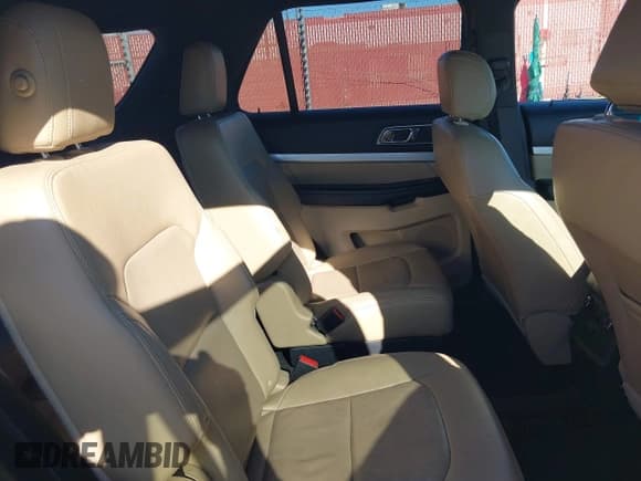 ✅ 2016 Ford Explorer XLT • VIN: 1FM5K7D82GGB18993 • Lot: 43833907. Wystawiony na IAAI z przebiegiem 115 048 mil. Bezpłatny archiwum sprzedaży aukcyjnych z USA i szczegółowy raport historii pojazdu na DreamBid. Zdjęcie 8.