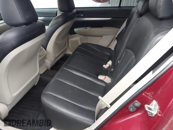 ✅ 2011 Subaru Outback Premium • VIN: 4S4BRBCC4B3390730 • Lot: 43658545. Wystawiony na IAAI z przebiegiem 133 788 mil. Bezpłatny archiwum sprzedaży aukcyjnych z USA i szczegółowy raport historii pojazdu na DreamBid. Zdjęcie 8.