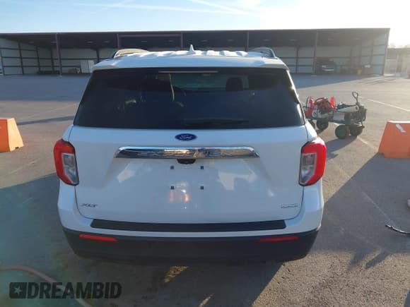 ✅ 2020 Ford Explorer XLT • VIN: 1FMSK7DH9LGB15277 • Lot: 43677993. Wystawiony na IAAI z przebiegiem 98 285 mil. Bezpłatny archiwum sprzedaży aukcyjnych z USA i szczegółowy raport historii pojazdu na DreamBid. Zdjęcie 17.