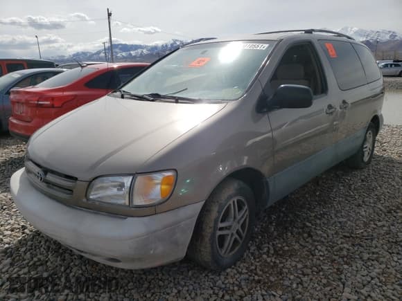 ✅ 1999 Toyota Sienna CE • VIN: 4T3ZF19C4XU156556 • Lot: 38010551. Listed on Copart with Not provided. Free auction sales archive from the USA and detailed vehicle history report at DreamBid. Image 2.