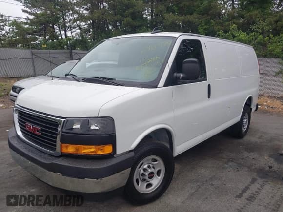 ✅ 2024 GMC Savana Cargo • VIN: 1GTW7AFP8R1181159 • Lot: 42462978. Wystawiony na IAAI z przebiegiem 1 692 mil. Bezpłatny archiwum sprzedaży aukcyjnych z USA i szczegółowy raport historii pojazdu na DreamBid. Zdjęcie 2.
