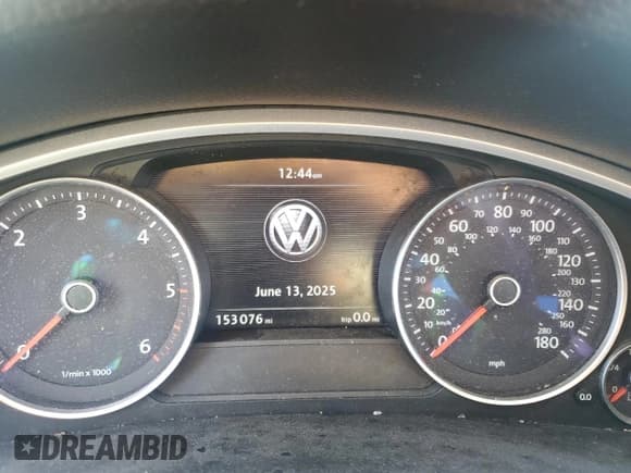 ✅ 2013 Volkswagen Touareg Sport • VIN: WVGEP9BP8DD006722 • Lot: 91193645. Listed on Copart with 153,076 mi. Free auction sales archive from the USA and detailed vehicle history report at DreamBid. Image 9.