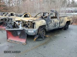 ✅ 2018 GMC Sierra 2500HD • VIN: 1GT02REG9JZ133387 • Lot: 79749324. Wystawiony na Copart z przebiegiem Nie podano. Bezpłatny archiwum sprzedaży aukcyjnych z USA i szczegółowy raport historii pojazdu na DreamBid. Zdjęcie 1.