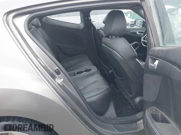 ✅ 2013 Hyundai Veloster Turbo • VIN: KMHTC6AE8DU171669 • Lot: 41661874. Wystawiony na IAAI z przebiegiem 71 980 mil. Bezpłatny archiwum sprzedaży aukcyjnych z USA i szczegółowy raport historii pojazdu na DreamBid. Zdjęcie 8.