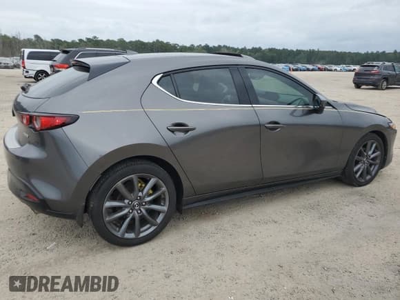 ✅ 2019 Mazda 3 Premium • VIN: JM1BPANM3K1140563 • Лот: 70853064. Опубликован ранее на Copart с пробегом 28 348 миль. Бесплатный доступ к архиву аукционных продаж из США и подробный отчёт об истории автомобиля на DreamBid. Изображение 3.